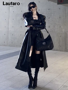 Lautaro Демисезонный Длинный Негабаритный черный тренч из искусственной кожи для женщин, подплечники, пояс, Европейская мода 2023