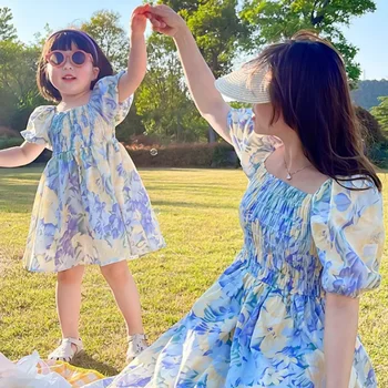 Новое Летнее Шифоновое платье с цветочным рисунком для мамы и детей, одинаковая одежда для мамы и дочки, Женская одежда для маленьких девочек, семейные комплекты